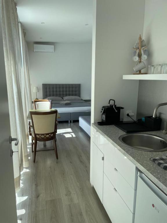 R41 - Tivoli Groundfloor Apartment Любляна Екстер'єр фото