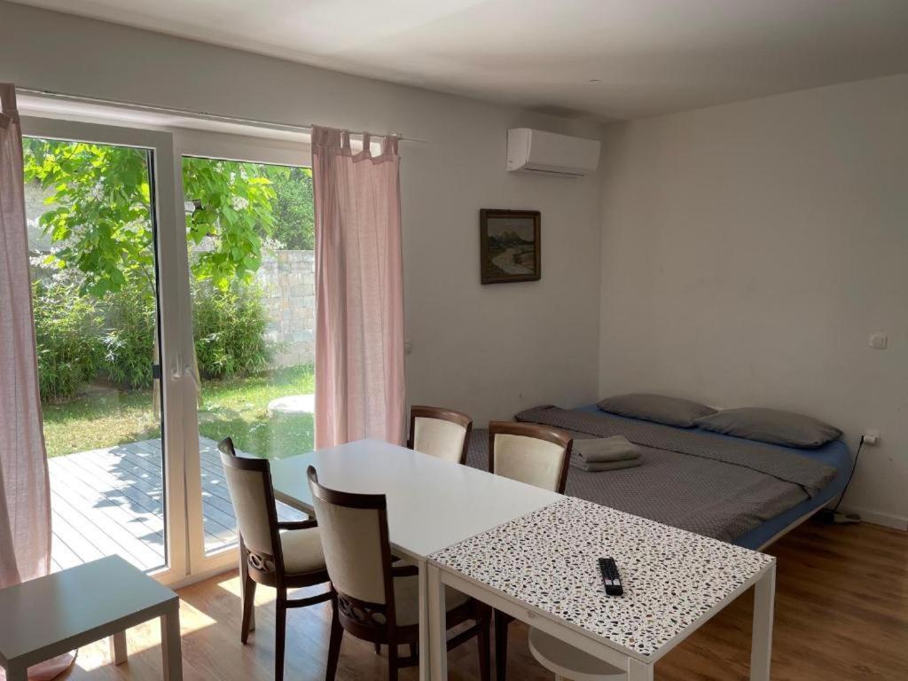 R41 - Tivoli Groundfloor Apartment Любляна Екстер'єр фото